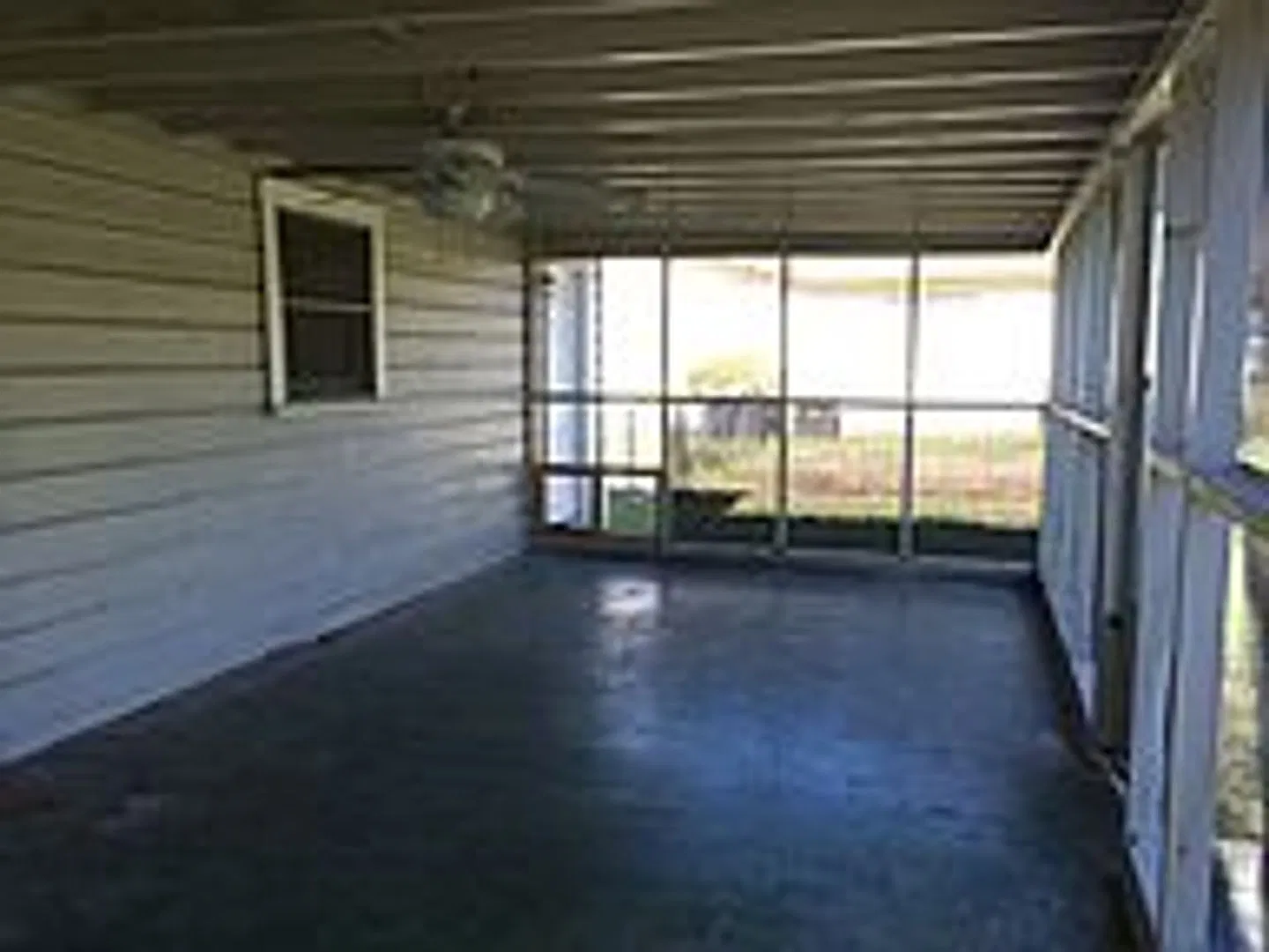 Pre-Lease Aug 2027! Charming 2 Bed Cottage W/ Screened In Porch & Vintage Character! — Photo 3