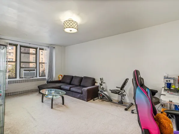 67-40 Yellowstone Boulevard image 7 of 19