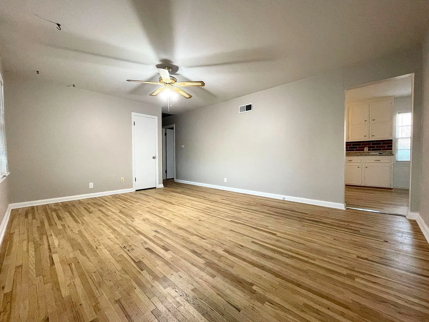 3 bedroom home — Photo 3