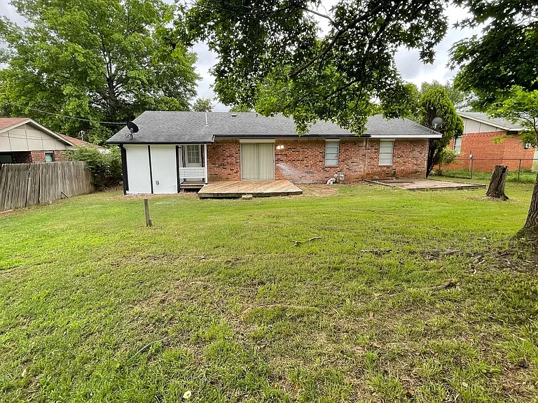 311 Dogwood Dr — Photo 12