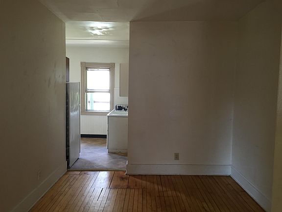 5th image of 8 Bradley St #6-1