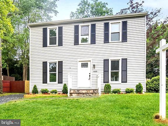 2nd image of 1020 Hyde Park Dr