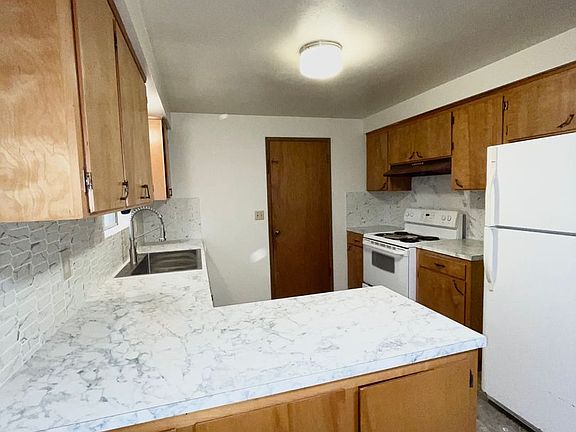 4th image of 380 NW 11th Ct