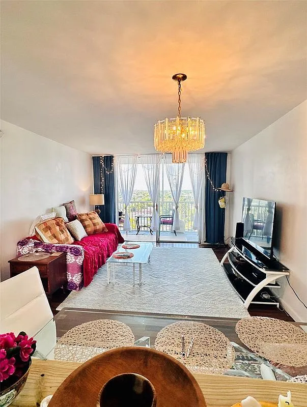1 bed, 2.0 bath, 734 sqft, $2,900 — Photo 4