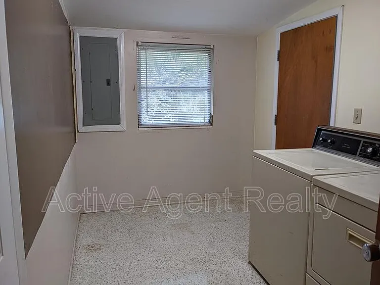 454 S Hibiscus Ave — Photo 5