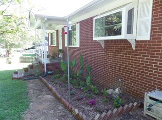 902 Victoria Ave, Kannapolis, NC 28081