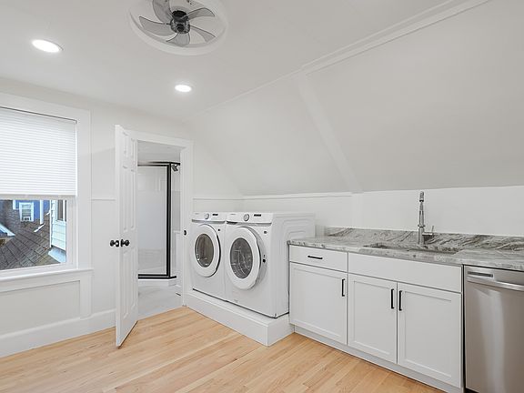 3rd image of 48 1/2 Harbor Ave