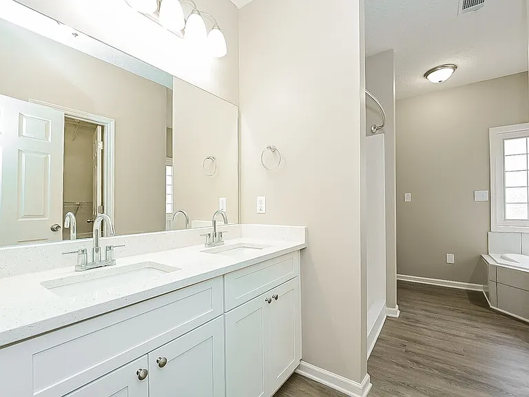 4060 Springvale Way — Photo 12