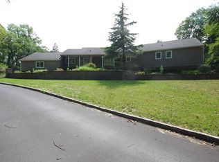 15 Farm Rd, Saint James, NY 11780