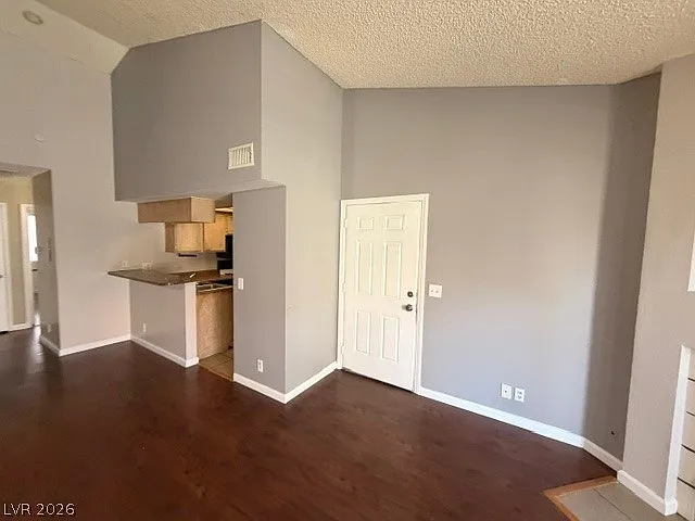 2 bed, 2.0 bath, 1068 sqft, $1,250 — Photo 4