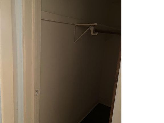 5th image of 4556 S Prairie Ave #1