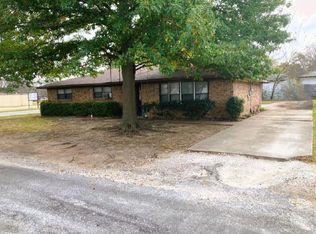 202 W Vernon St, Bells, TX 75414
