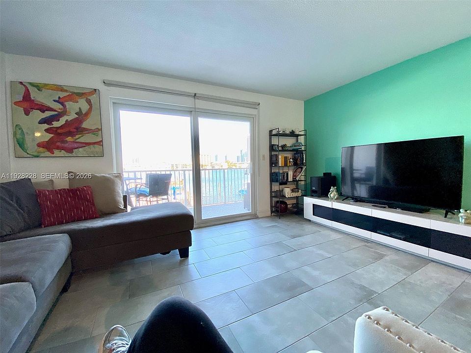 1st image of 400 Golden Isles Dr APT 6