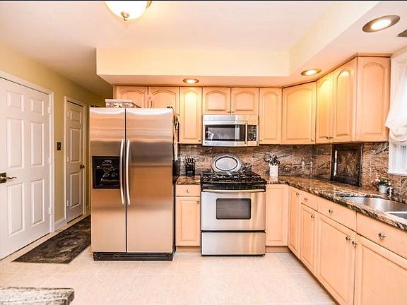 3rd image of 68 Florence Ave #1