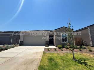 1024 Deerhorn Dr W, Madera, CA 93636