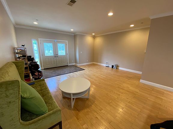2nd image of 299 Oakridge Dr