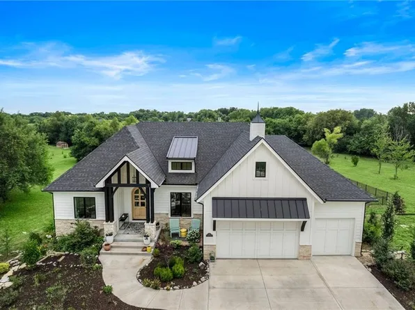 5411 W 208th St, Bucyrus, KS 66013