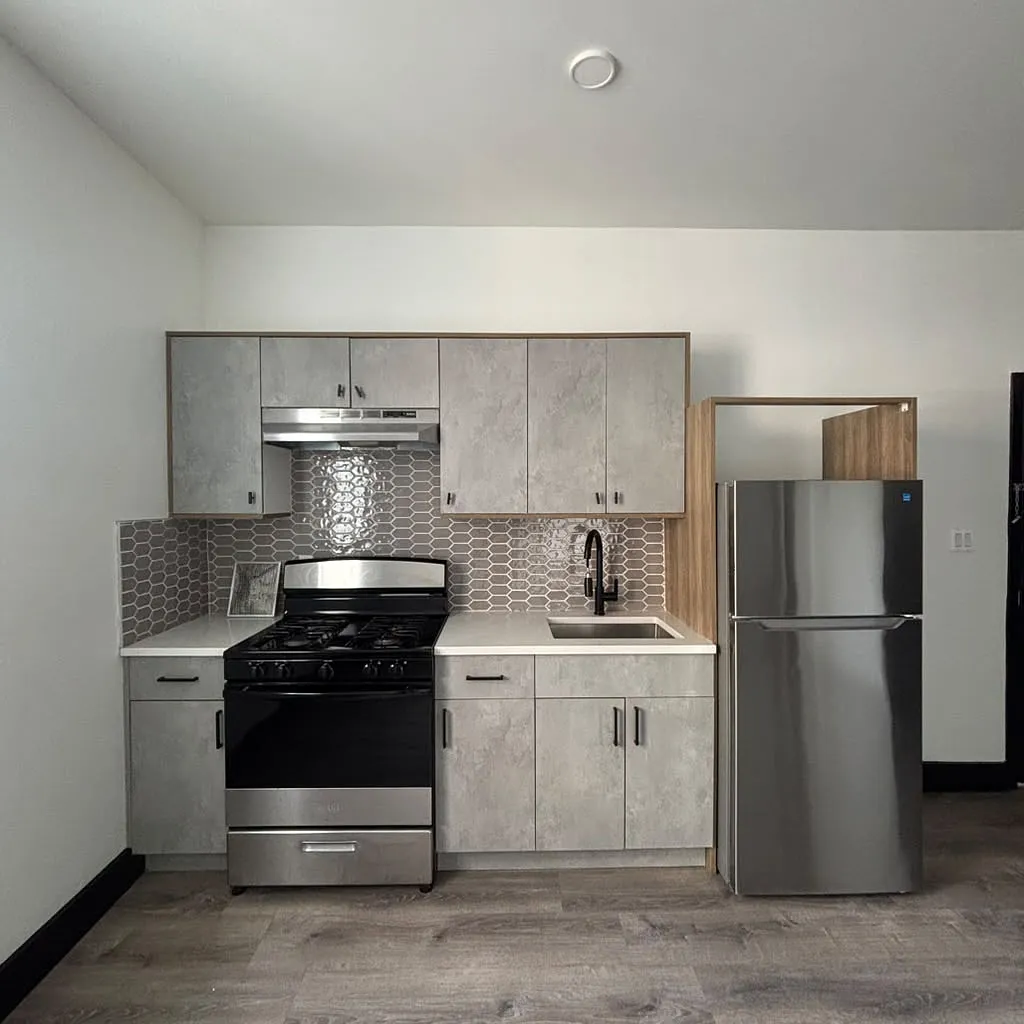 2 bed, 800 sqft, $2,000 — Photo 1