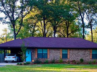 211 Roosevelt Rd, Hooks, TX 75561