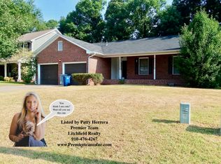 525 Old Farm Rd, Fayetteville, NC 28314