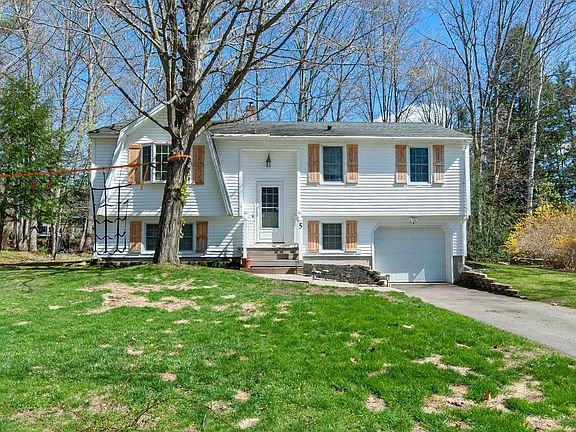 2nd image of 5 Sprucewood Drive