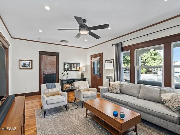 Living room - furniture not included