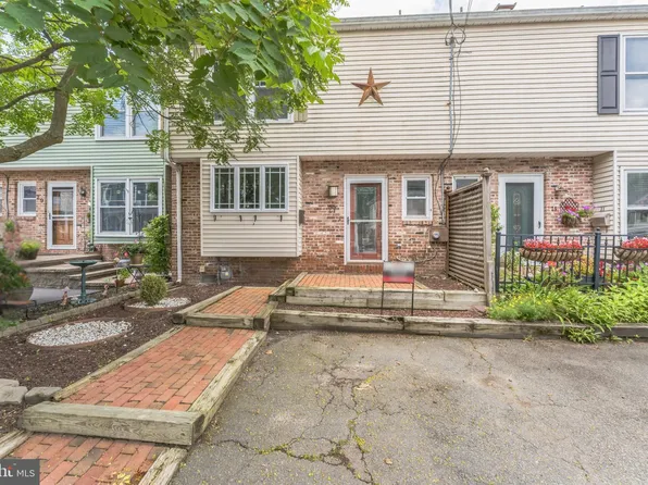 27 Wilson St, Lambertville, NJ 08530
