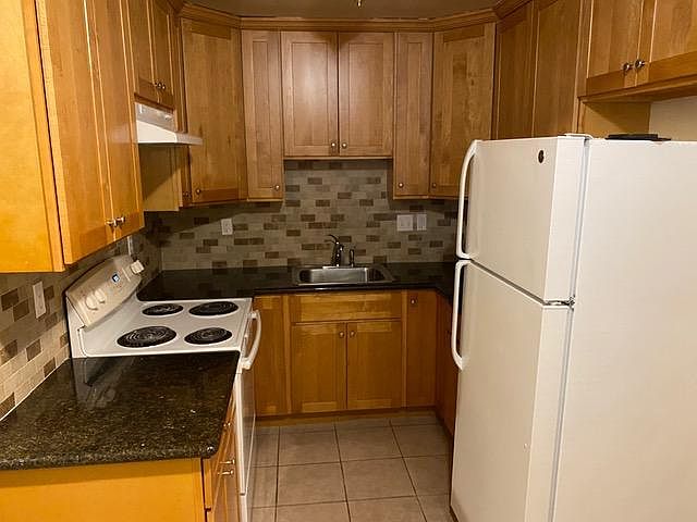 Recently remodeled kitchen, granite countertops