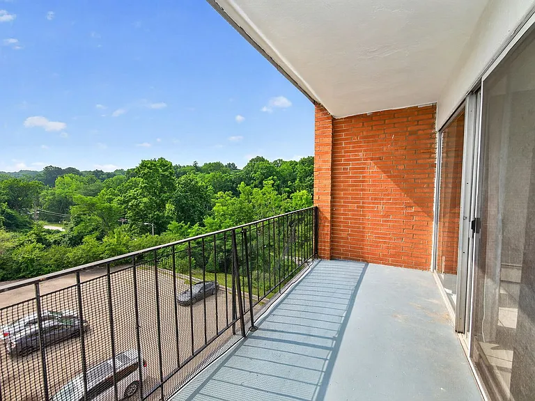 Beechmont Towers — Photo 84