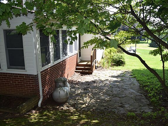 3rd image of 115 Dogwood Dr