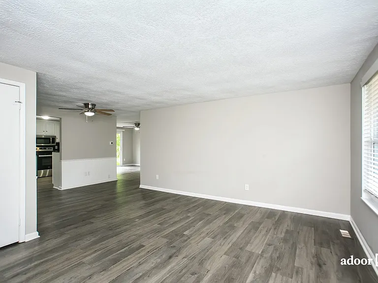 7519 Turnberry Ct — Photo 5
