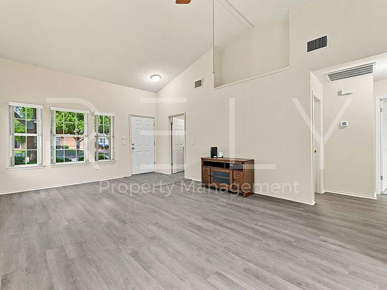103 Prairie Springs Loop — Photo 11