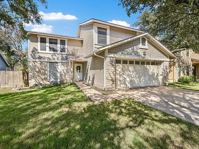 6808 Luckenbach Ln — Photo 1