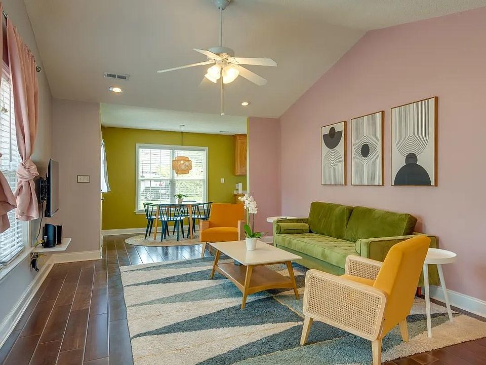 1st image of 300 Llewellyn St