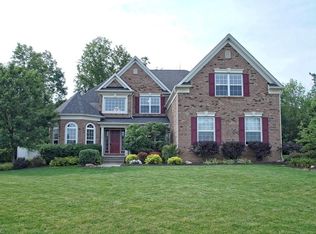 1009 Whispering Woods Dr, Macedonia, OH 44056