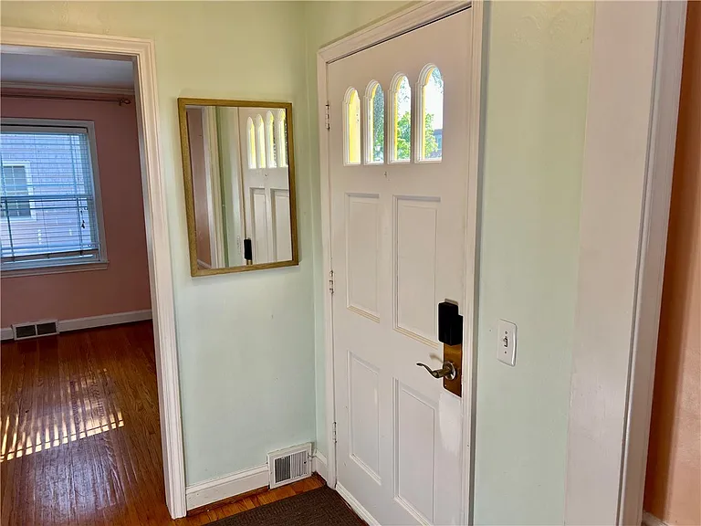 1161 Winton Rd S — Photo 2