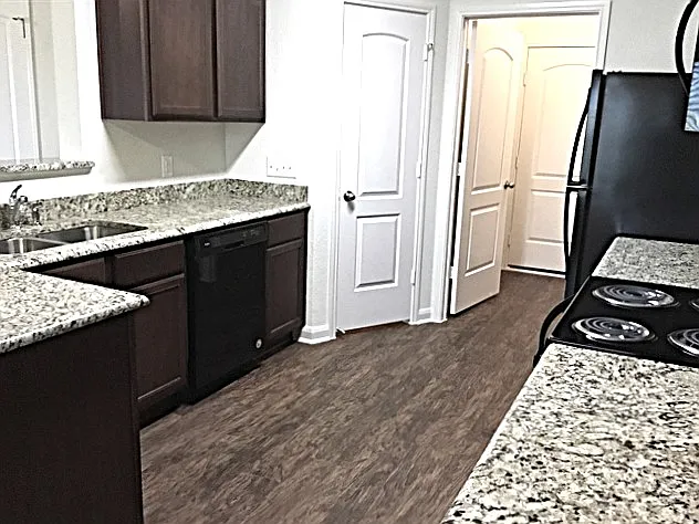 1211 Arizona Dr — Photo 2