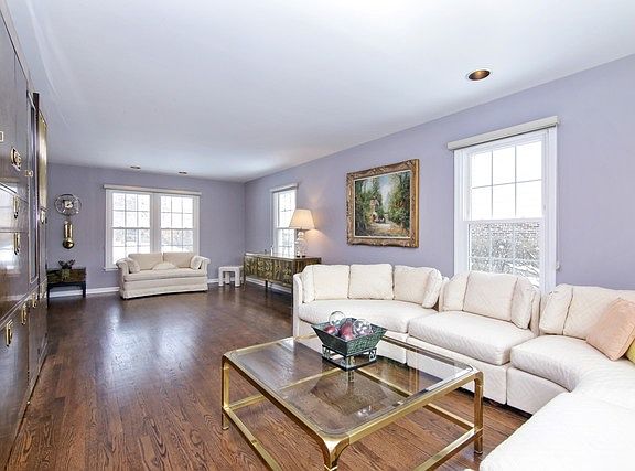 3rd image of 3301 River Falls Dr
