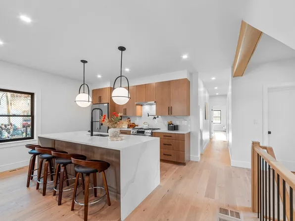 19 Hanson St #1, Somerville, MA 02143