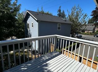 265 E Sunset Way APT C, Issaquah, WA 98027