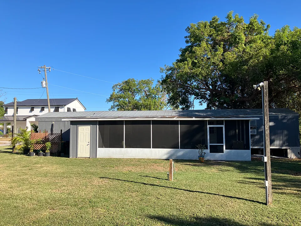 1228 Chokoloskee Dr