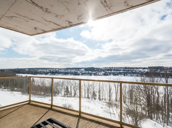 77 Russell Lake Dr #306, Halifax, NS B2W 6R8