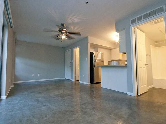 3rd image of 1013 W 23rd St #204
