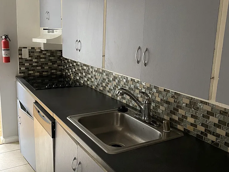 406 Hawthorne St — Photo 14