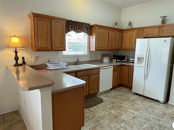 3rd image of 641 Stratford Ln