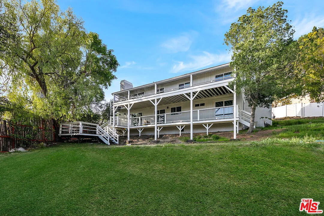 6 bed, 4.0 bath, 3000 sqft, $7,995 — Photo 1