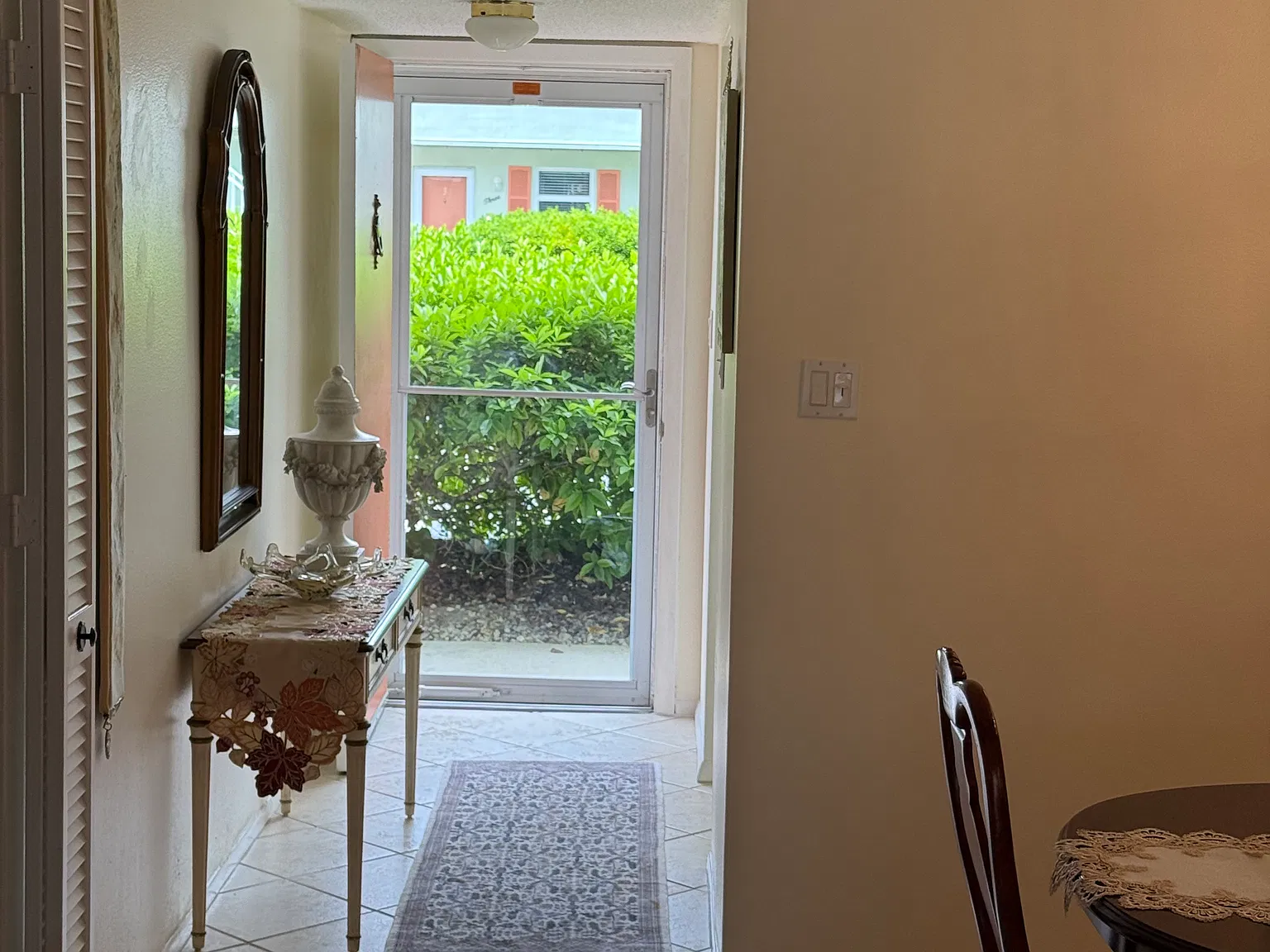 2 bed, 979 sqft, $1,650 — Photo 2