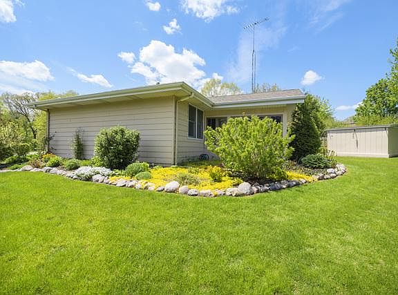 2nd image of 102 Crabapple Ln