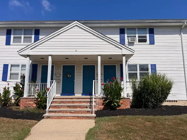 8 Vine St, Monroe Township, NJ 08831