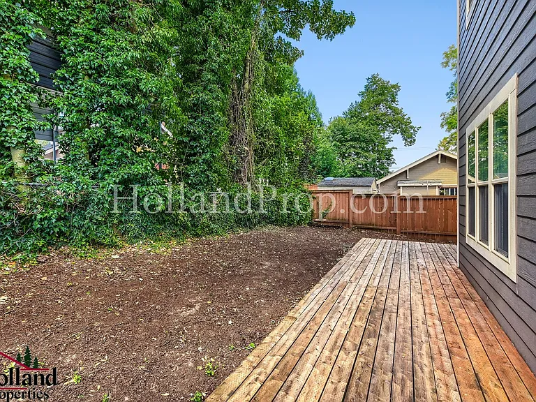 3228 SE Filbert St — Photo 27